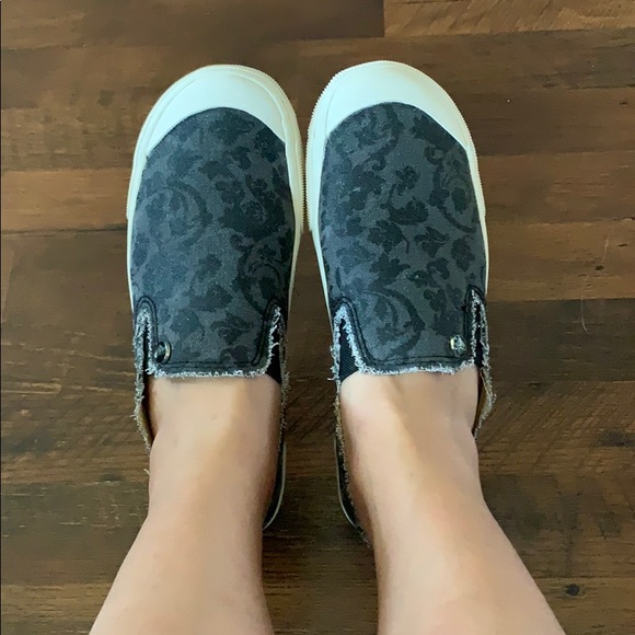 Roxy Shoes - BNIB Roxy Pepperdine Slip On Sneaker Charcoal